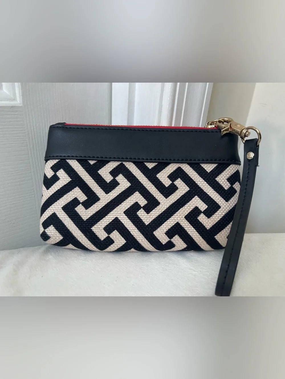 Stylish Black & Cream Geometric Wristlet with Red Accents